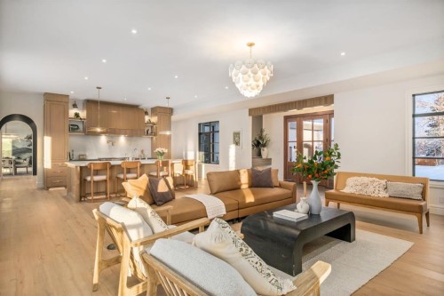 2945 Toronto Crescent Nw, Calgary, AB - Indoor Photo Showing Living Room