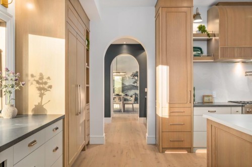 2945 Toronto Crescent Nw, Calgary, AB - Indoor Photo Showing Kitchen