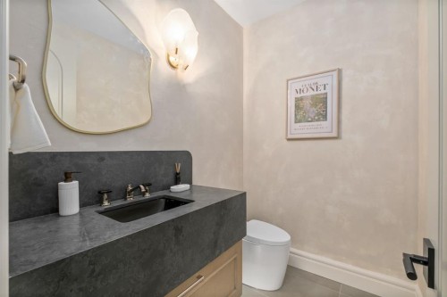 2945 Toronto Crescent Nw, Calgary, AB - Indoor Photo Showing Bathroom