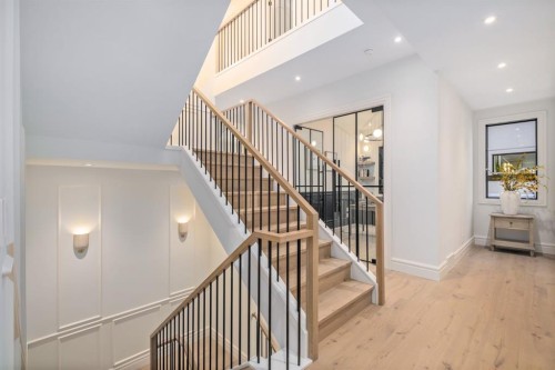 2945 Toronto Crescent Nw, Calgary, AB - Indoor Photo Showing Other Room