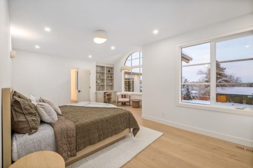 2945 Toronto Crescent Nw, Calgary, AB - Indoor Photo Showing Bedroom