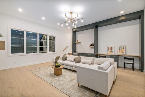 2945 Toronto Crescent Nw, Calgary, AB - Indoor Photo Showing Living Room