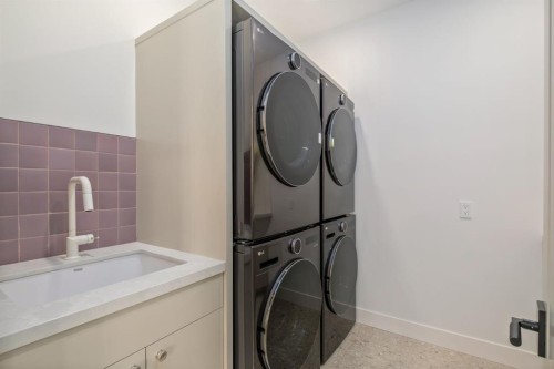 2945 Toronto Crescent Nw, Calgary, AB - Indoor Photo Showing Laundry Room