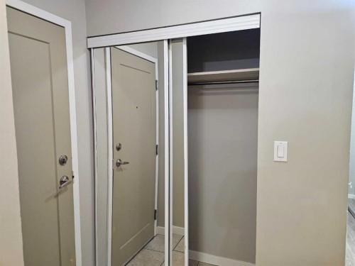 105-5812 61 Street, Red Deer, AB - Indoor Photo Showing Other Room