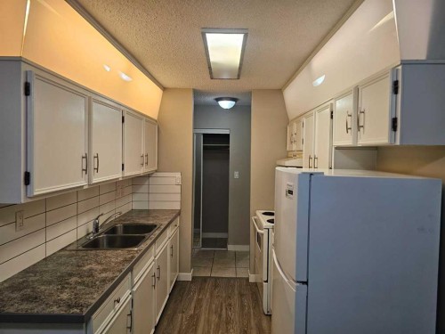 105-5812 61 Street, Red Deer, AB - Indoor Photo Showing Kitchen With Double Sink