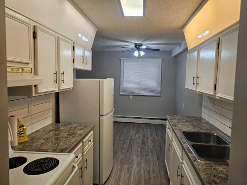 105-5812 61 Street, Red Deer, AB - Indoor Photo Showing Kitchen With Double Sink