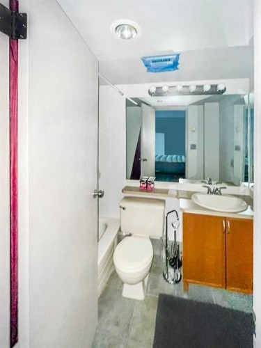 703-215 14 Avenue Sw, Calgary, AB - Indoor Photo Showing Bathroom