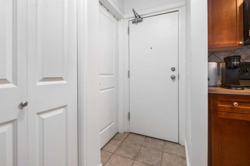 106-420 3 Avenue Ne, Calgary, AB - Indoor Photo Showing Other Room