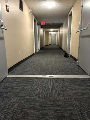 106-420 3 Avenue Ne, Calgary, AB - Indoor Photo Showing Other Room