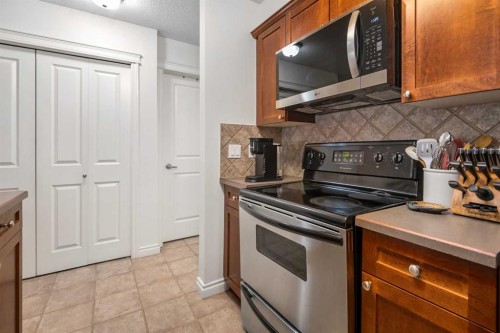106-420 3 Avenue Ne, Calgary, AB - Indoor Photo Showing Kitchen