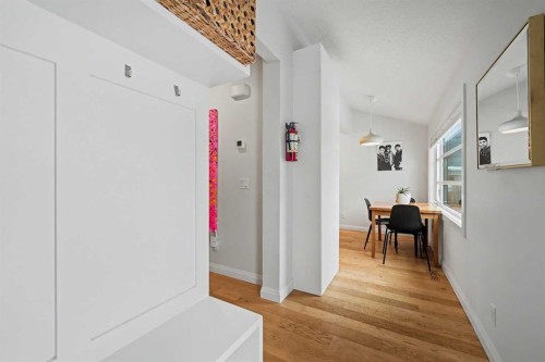 835 18 Avenue Nw, Calgary, AB - Indoor Photo Showing Other Room