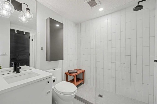 835 18 Avenue Nw, Calgary, AB - Indoor