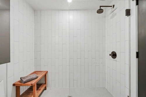 835 18 Avenue Nw, Calgary, AB - Indoor Photo Showing Other Room