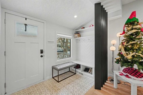 835 18 Avenue Nw, Calgary, AB - Indoor Photo Showing Other Room