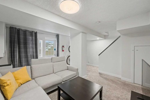 835 18 Avenue Nw, Calgary, AB - Indoor Photo Showing Living Room