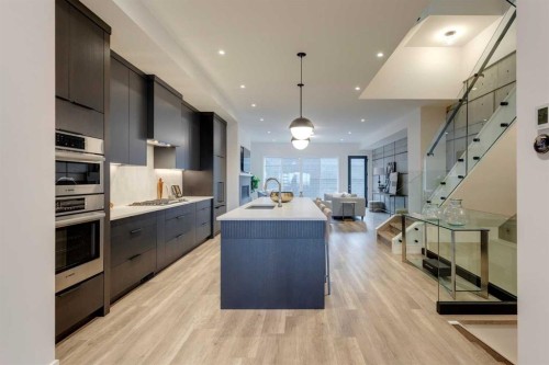 2036 30 Avenue Sw, Calgary, AB - Indoor Photo Showing Kitchen With Upgraded Kitchen