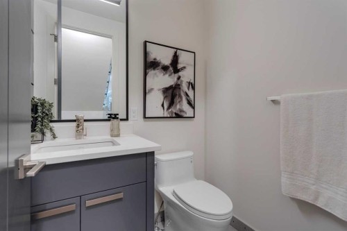 2036 30 Avenue Sw, Calgary, AB - Indoor Photo Showing Bathroom