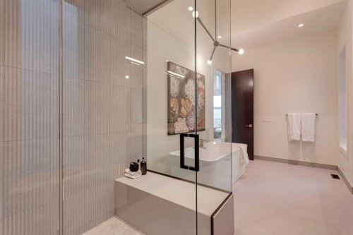 2036 30 Avenue Sw, Calgary, AB - Indoor Photo Showing Bathroom