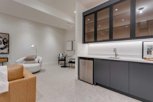 2036 30 Avenue Sw, Calgary, AB - Indoor