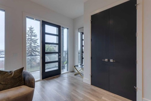 2036 30 Avenue Sw, Calgary, AB - Indoor Photo Showing Other Room