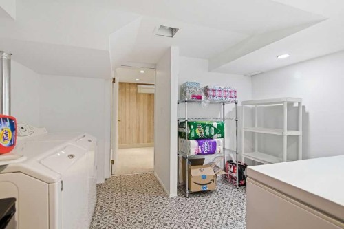 3449 Lane Crescent Sw, Calgary, AB - Indoor Photo Showing Laundry Room