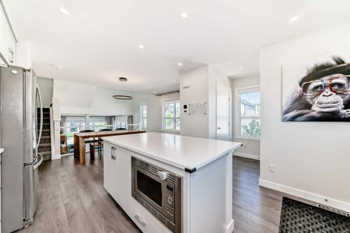 38 Lavender Road Se, Calgary, AB - Indoor Photo Showing Kitchen