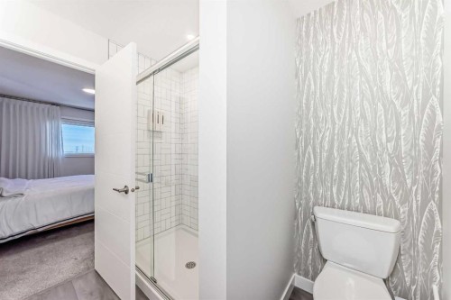 38 Lavender Road Se, Calgary, AB - Indoor Photo Showing Bathroom