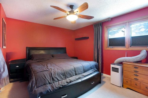 11 Ridgebrook Drive Sw, Airdrie, AB - Indoor Photo Showing Bedroom