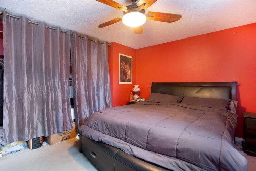 11 Ridgebrook Drive Sw, Airdrie, AB - Indoor Photo Showing Bedroom