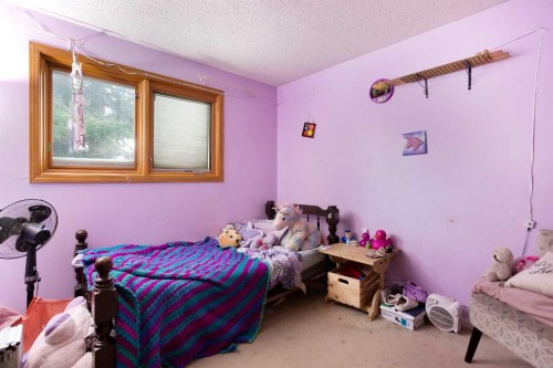 11 Ridgebrook Drive Sw, Airdrie, AB - Indoor Photo Showing Bedroom