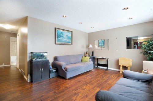 11 Ridgebrook Drive Sw, Airdrie, AB - Indoor Photo Showing Living Room