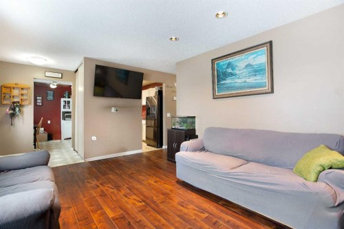 11 Ridgebrook Drive Sw, Airdrie, AB - Indoor Photo Showing Living Room