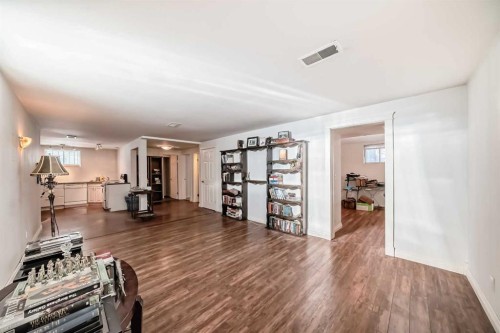 2204 25 Avenue Nw, Calgary, AB - Indoor