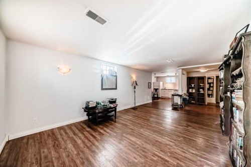 2204 25 Avenue Nw, Calgary, AB - Indoor