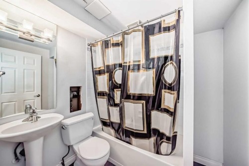 2204 25 Avenue Nw, Calgary, AB - Indoor Photo Showing Bathroom