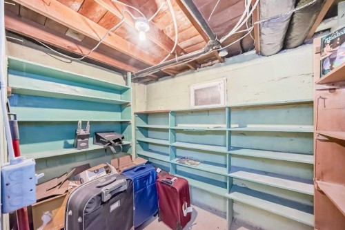 2204 25 Avenue Nw, Calgary, AB - Indoor