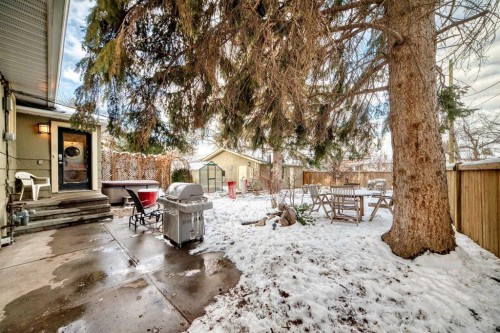 2204 25 Avenue Nw, Calgary, AB - Outdoor