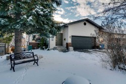 244 Ranchridge Court NW Calgary, AB T3G 1W5