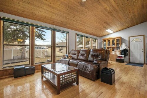 4704 Marbury Place Ne, Calgary, AB - Indoor Photo Showing Living Room