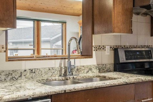 4704 Marbury Place Ne, Calgary, AB - Indoor Photo Showing Kitchen With Double Sink With Upgraded Kitchen