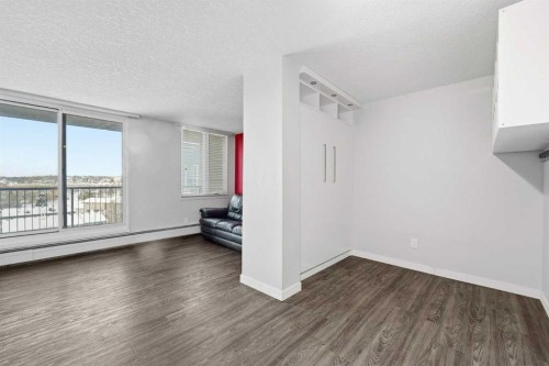 707-4944 Dalton Drive Nw, Calgary, AB - Indoor Photo Showing Other Room