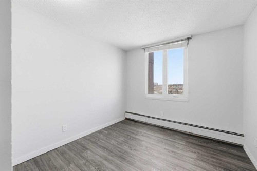 707-4944 Dalton Drive Nw, Calgary, AB - Indoor Photo Showing Other Room