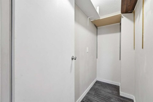 707-4944 Dalton Drive Nw, Calgary, AB - Indoor Photo Showing Other Room