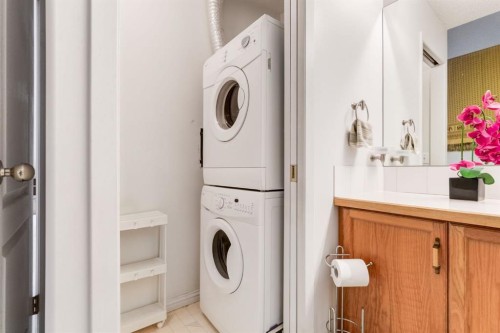 809-1997 Sirocco Drive Sw, Calgary, AB - Indoor Photo Showing Laundry Room
