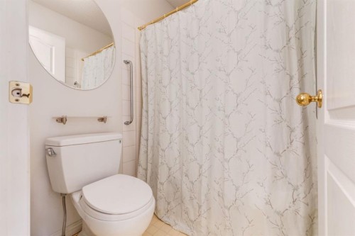 809-1997 Sirocco Drive Sw, Calgary, AB - Indoor Photo Showing Bathroom