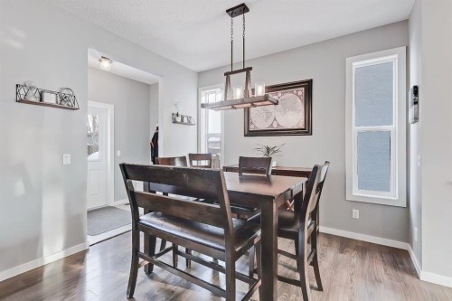300 Marquis Heights Se, Calgary, AB - Indoor Photo Showing Dining Room