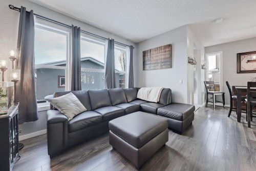 300 Marquis Heights Se, Calgary, AB - Indoor Photo Showing Living Room