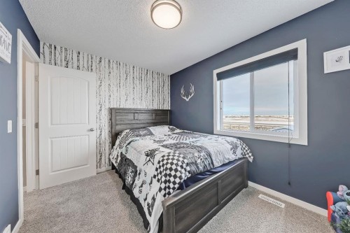 300 Marquis Heights Se, Calgary, AB - Indoor Photo Showing Bedroom