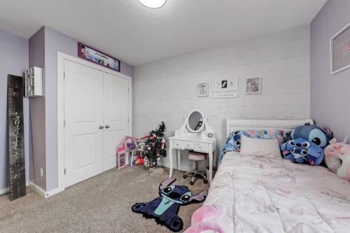 300 Marquis Heights Se, Calgary, AB - Indoor Photo Showing Bedroom