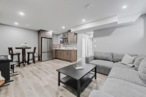 300 Marquis Heights Se, Calgary, AB - Indoor